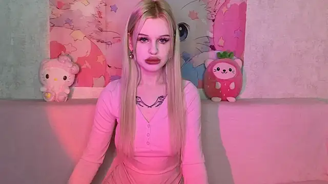 Snapshot of HoneyGold_ chatting on November 17, 2025, 5:30 pm HoneyGold online show from November 17, 2025, 5:30 pm