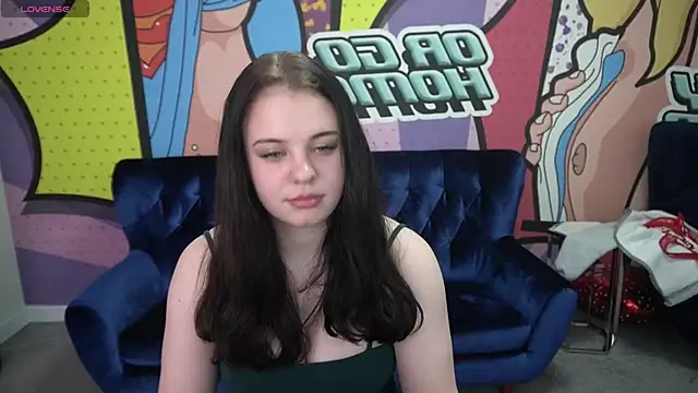 SnowWhiti online show from April 3, 2026, 6:50 pm