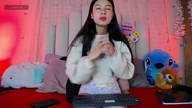 Snapshot of SweetRenata_ chatting on March 5, 2026, 11:50 am SweetRenata online show from March 5, 2026, 11:50 am