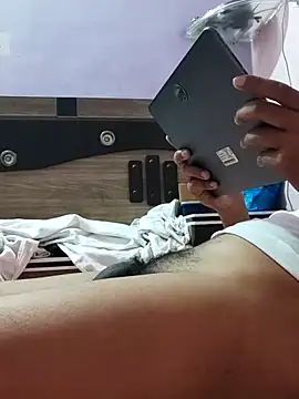 Snapshot of vickymtrb chatting on October 28, 2025, 7:27 pm vickymtrb online show from October 28, 2025, 7:27 pm