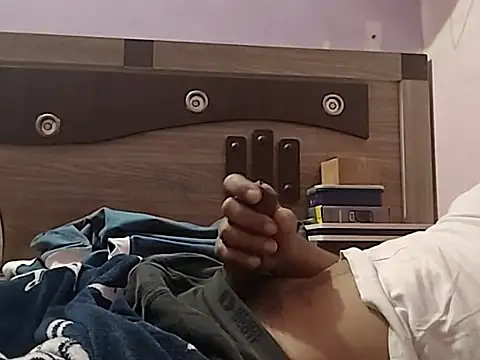 Snapshot of vickymtrb chatting on November 14, 2025, 7:12 pm vickymtrb online show from November 14, 2025, 7:12 pm