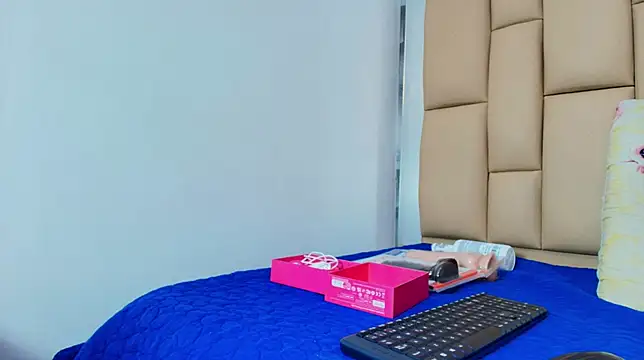 hannah teehn online show from November 19, 2025, 7:14 pm