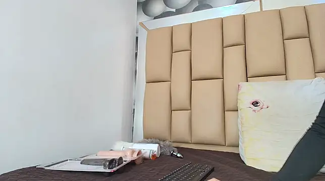 hannah teehn online show from November 22, 2025, 7:02 pm