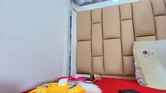 hannah teehn online show from December 2, 2025, 7:09 pm