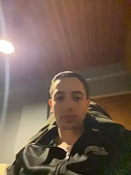 Snapshot of Asimako chatting on December 17, 2025, 6:58 pm Asimako online show from December 17, 2025, 6:58 pm