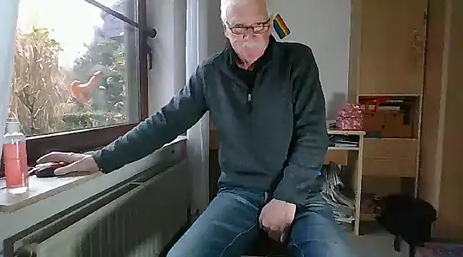 Snapshot of super-snoopy chatting on December 8, 2024, 9:24 am super-snoopy online show from December 8, 2024, 9:24 am