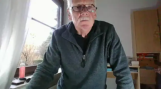 Snapshot of super-snoopy chatting on January 5, 2025, 9:26 am super-snoopy online show from January 5, 2025, 9:26 am