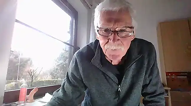 Snapshot of super-snoopy chatting on February 2, 2025, 9:19 am super-snoopy online show from February 2, 2025, 9:19 am