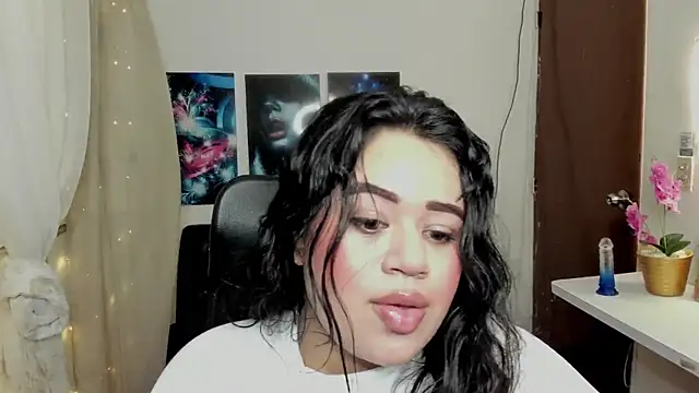 oliviia cute online show from November 21, 2025, 5:28 am