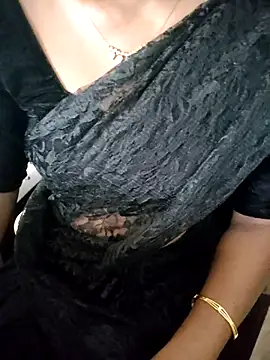 Snapshot of Tamilmallu-duskygirl03 chatting on November 17, 2025, 6:30 am Tamilmallu-duskygirl03 online show from November 17, 2025, 6:30 am