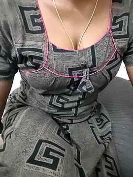 Snapshot of Tamilmallu-duskygirl03 chatting on November 21, 2025, 6:56 am Tamilmallu-duskygirl03 online show from November 21, 2025, 6:56 am