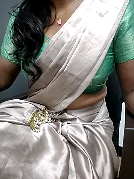 Snapshot of Tamilmallu-duskygirl03 chatting on November 27, 2025, 7:21 am Tamilmallu-duskygirl03 online show from November 27, 2025, 7:21 am