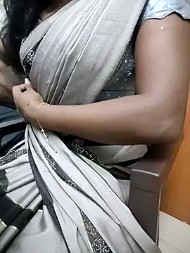 Snapshot of Tamilmallu-duskygirl03 chatting on December 3, 2025, 3:32 pm Tamilmallu-duskygirl03 online show from December 3, 2025, 3:32 pm