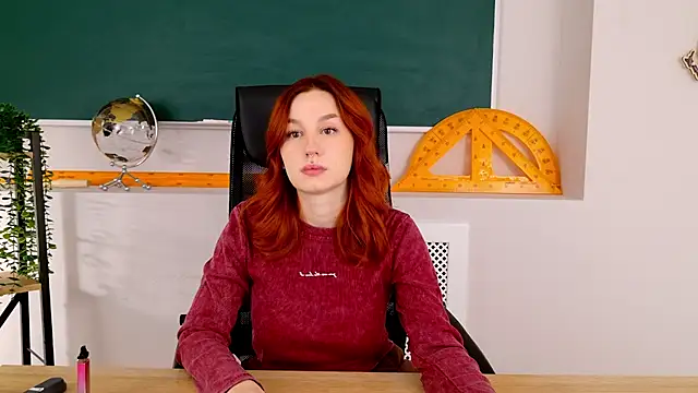 ClaireMathis online show from November 30, 2025, 2:54 pm