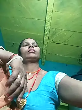 Snapshot of Rt_shreya chatting on November 17, 2025, 3:40 pm Rt shreya online show from November 17, 2025, 3:40 pm