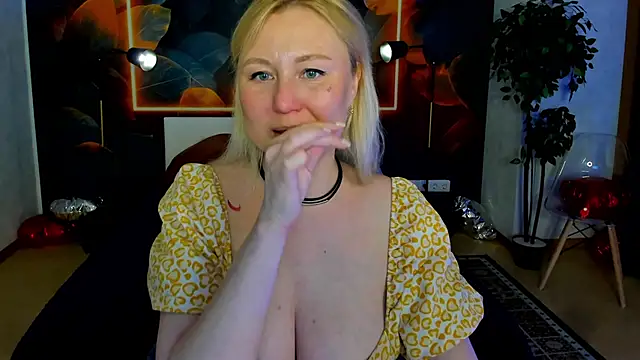 scent  of woman online show from May 15, 2026, 1:34 am