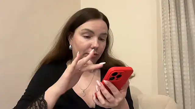 Snapshot of Sovienne chatting on February 16, 2026, 8:16 pm Sovienne online show from February 16, 2026, 8:16 pm