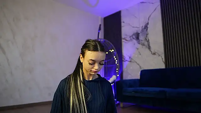 RachelRavee online show from March 14, 2026, 5:24 am