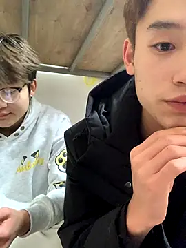 KK-cuteboy online show from December 1, 2025, 12:10 pm