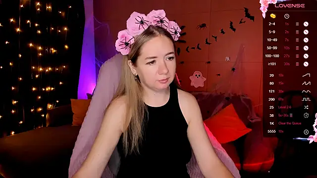 Snapshot of Evaa_Braunn chatting on October 28, 2025, 2:15 am Evaa Braunn online show from October 28, 2025, 2:15 am