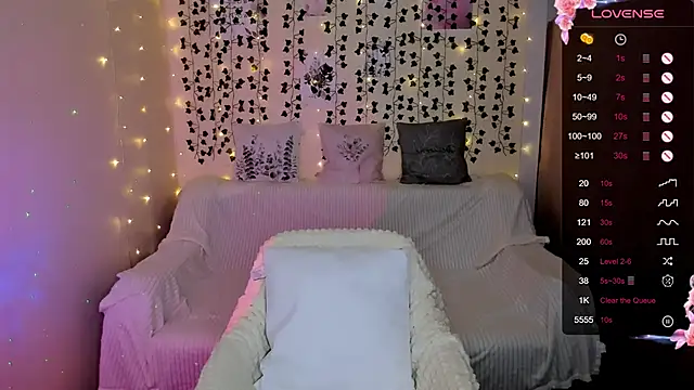 Snapshot of Evaa_Braunn chatting on November 24, 2025, 2:11 am Evaa Braunn online show from November 24, 2025, 2:11 am