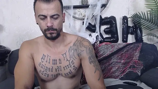 Snapshot of RyanVibe chatting on October 23, 2025, 11:42 am RyanVibe online show from October 23, 2025, 11:42 am