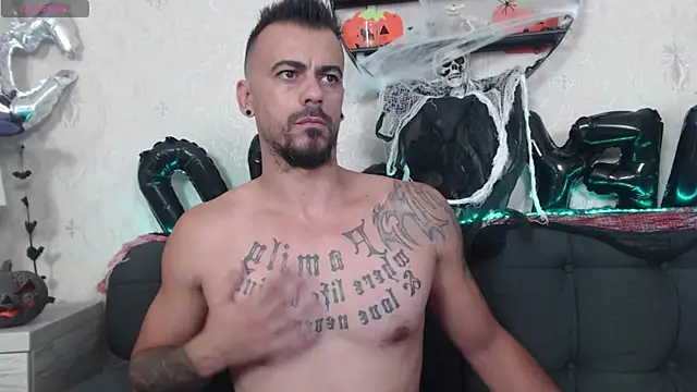 Snapshot of RyanVibe chatting on October 27, 2025, 4:22 pm RyanVibe online show from October 27, 2025, 4:22 pm