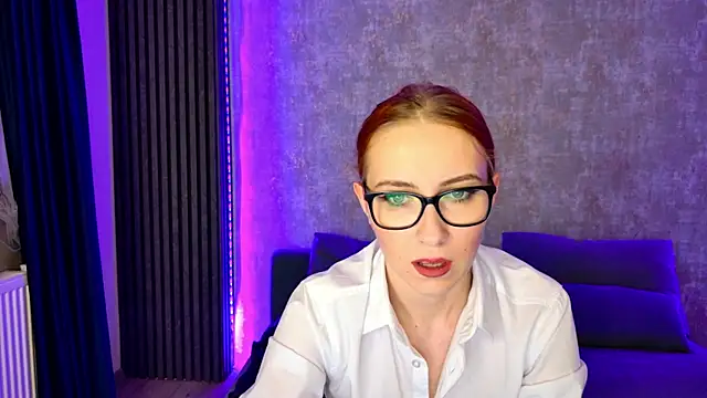 scarleteyes  online show from November 10, 2025, 5:06 am