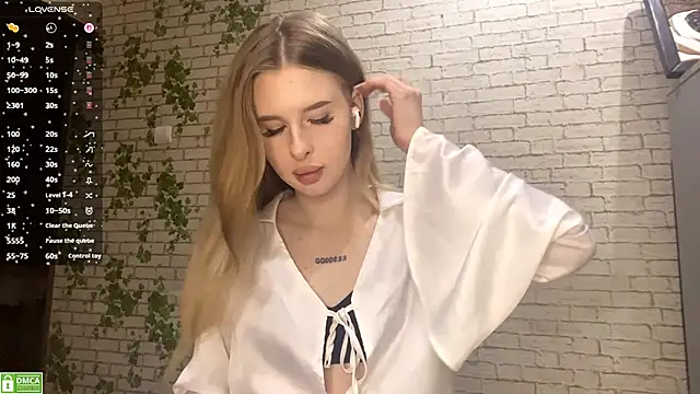 RosalindSherlock online show from November 7, 2025, 8:31 pm