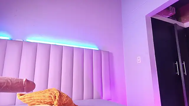 NatalieHeaveen online show from December 4, 2025, 12:14 pm