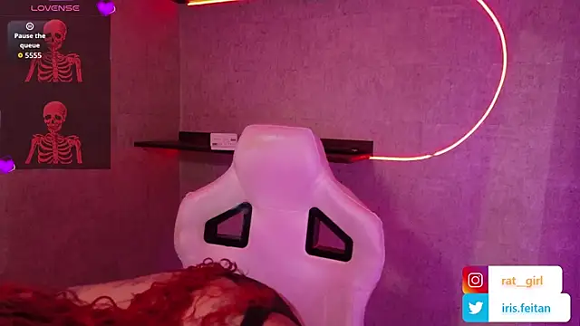 Snapshot of irisfeitan chatting on April 11, 2026, 10:19 am irisfeitan online show from April 11, 2026, 10:19 am