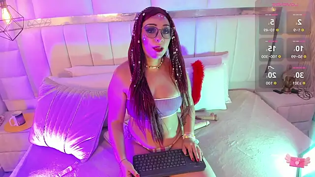  nicole moon online show from October 31, 2025, 1:34 pm