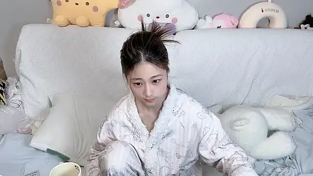 xiaoguaiss online show from January 17, 2026, 12:54 pm