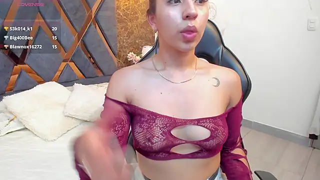 Vittoria Conti  online show from November 4, 2025, 5:12 pm