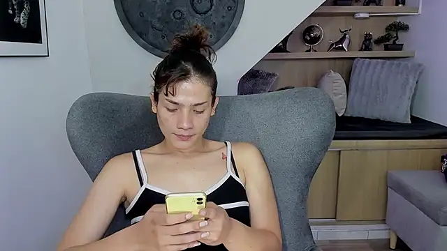 Snapshot of KassMonroe chatting on June 17, 2026, 1:23 pm KassMonroe online show from June 17, 2026, 1:23 pm