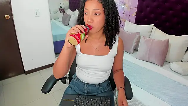 Snapshot of cloe_555 chatting on November 24, 2025, 10:20 pm cloe 555 online show from November 24, 2025, 10:20 pm