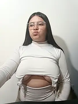 sofia athome online show from November 3, 2025, 9:16 pm