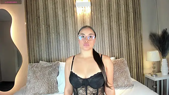 VanneCamiel online show from November 5, 2025, 11:43 am