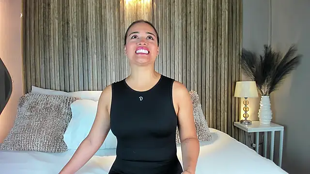 VanneCamiel online show from November 17, 2025, 12:11 pm