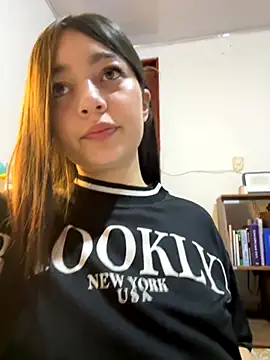   Lorelain   online show from November 12, 2025, 10:09 pm