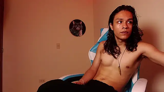 Snapshot of tom_1945 chatting on October 23, 2025, 4:12 am tom 1945 online show from October 23, 2025, 4:12 am