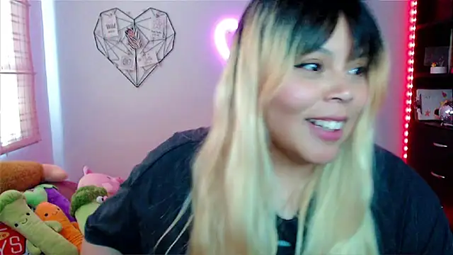 Snapshot of EllieMoonX chatting on November 12, 2025, 7:46 pm EllieMoonX online show from November 12, 2025, 7:46 pm