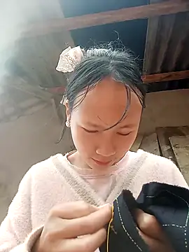 minachao- online show from December 17, 2025, 2:06 am