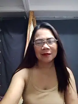 Snapshot of erma_joy chatting on April 19, 2026, 7:49 pm erma joy online show from April 19, 2026, 7:49 pm
