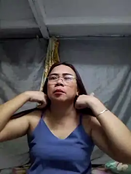 Snapshot of erma_joy chatting on May 4, 2026, 9:33 pm erma joy online show from May 4, 2026, 9:33 pm