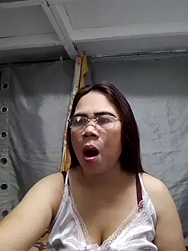 Snapshot of erma_joy chatting on May 5, 2026, 9:56 pm erma joy online show from May 5, 2026, 9:56 pm