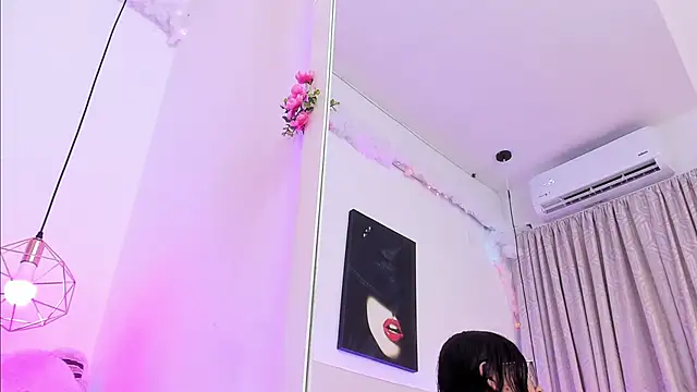 Nara Pink online show from November 3, 2025, 8:43 pm