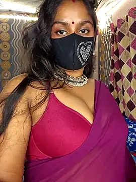 Snapshot of Sweet-Maddlina chatting on October 22, 2025, 3:29 am Sweet-Maddlina online show from October 22, 2025, 3:29 am