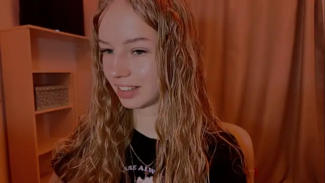 LunaCrave online show from November 24, 2025, 9:09 am