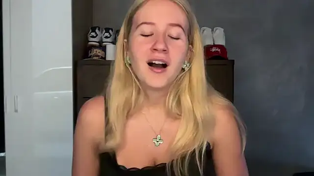 itssosierra online show from April 22, 2026, 2:36 am